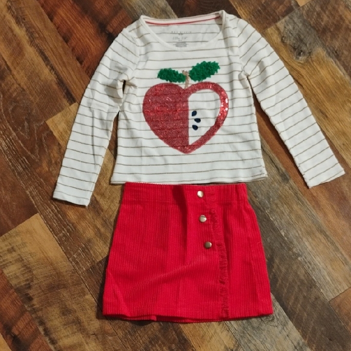 Girls Size 4 Cute Apple Skirt Outfit!